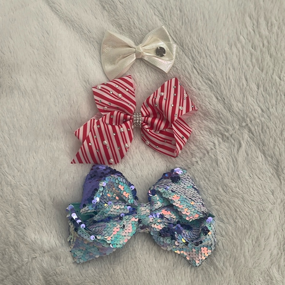 Set of 4 hair bows, 3 are Jojo Siwa
